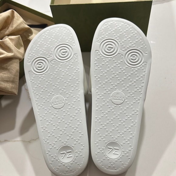 Sandals_&_Flip_Flops